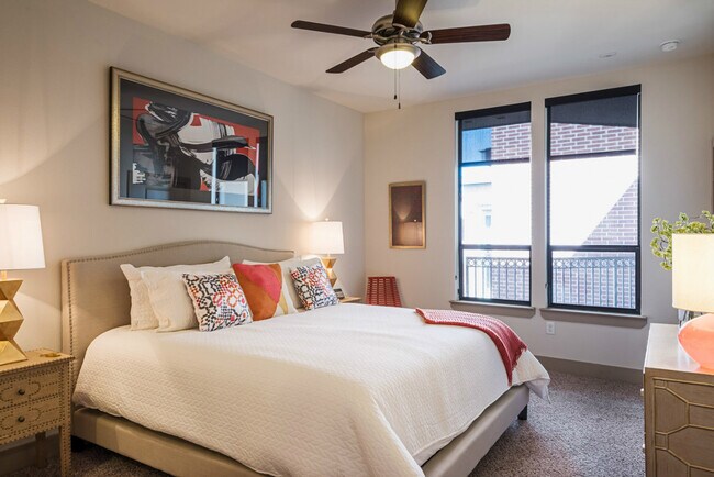Building Photo - Only $1,314 - MIDTOWN Downtown!!