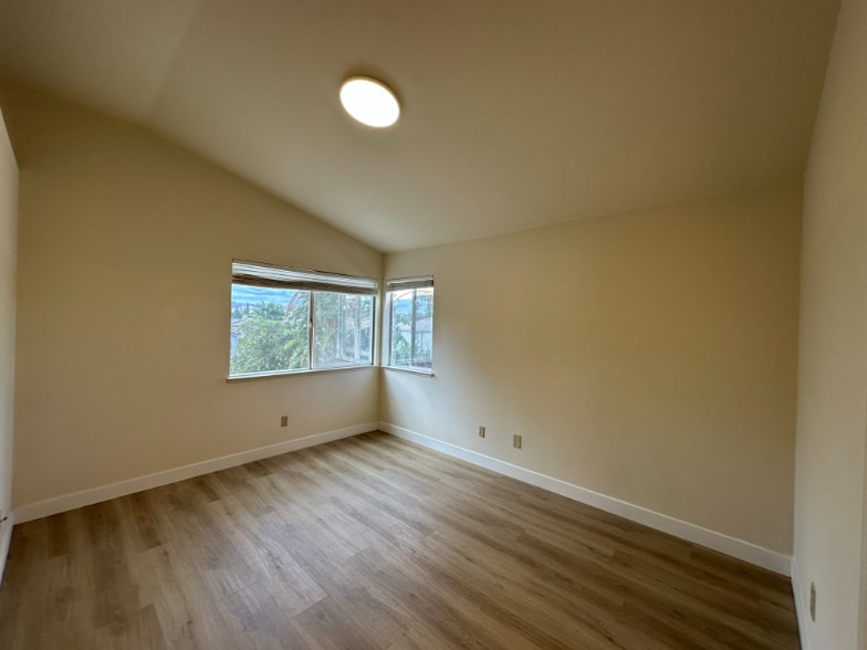 Building Photo - 2426 Carpinteria Dr
