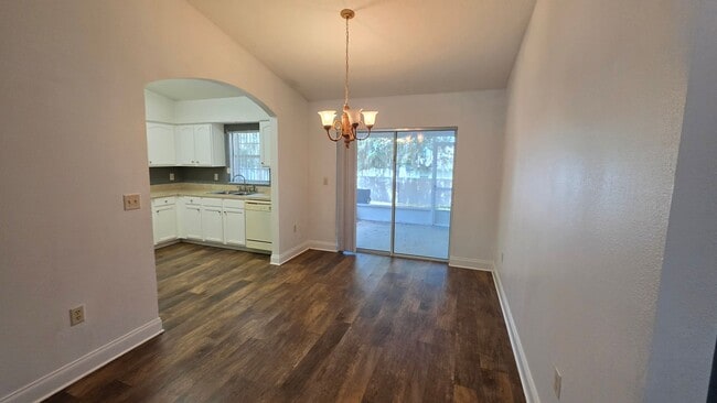 Building Photo - 3 Bed, 2 Bath, 2 Car garage in The Groves at Baytree Community
