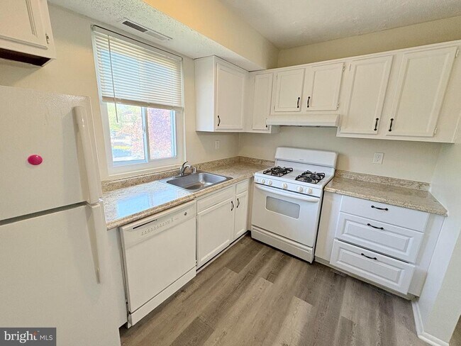 Building Photo - 11905 Tarragon Rd