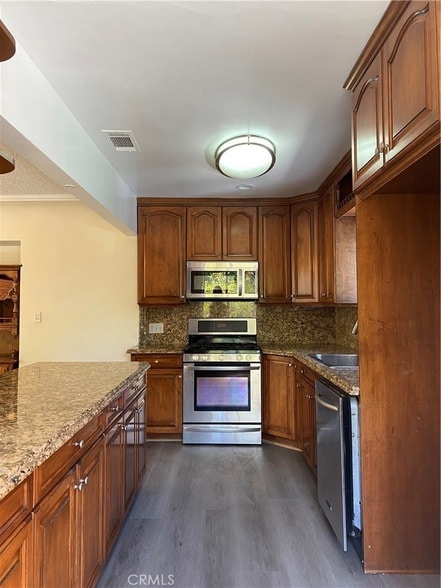 Building Photo - 521 E Valencia Ave