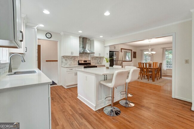 Building Photo - 295 Oakmere Rd