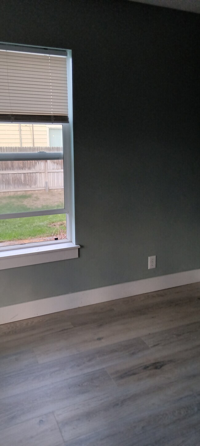 Building Photo - 1695 W Targee St