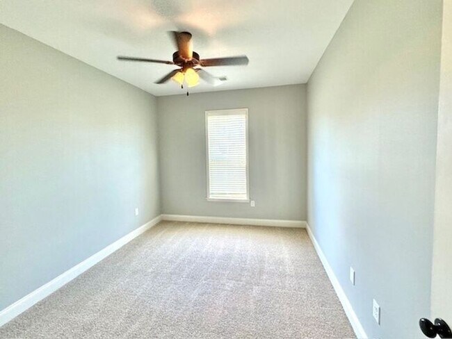 Building Photo - Now Leaseing a 4 Bedroom 3 Bath Home In Southeast Memphis