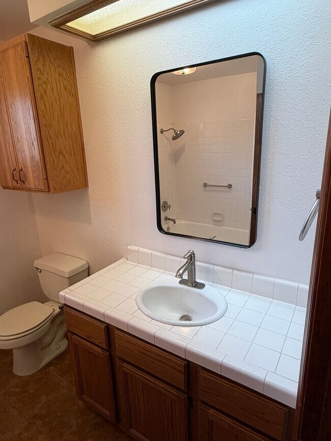 Building Photo - 5933 W Iris Ct