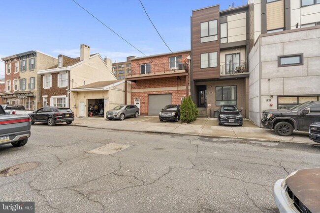 Building Photo - 118-20 Richmond St