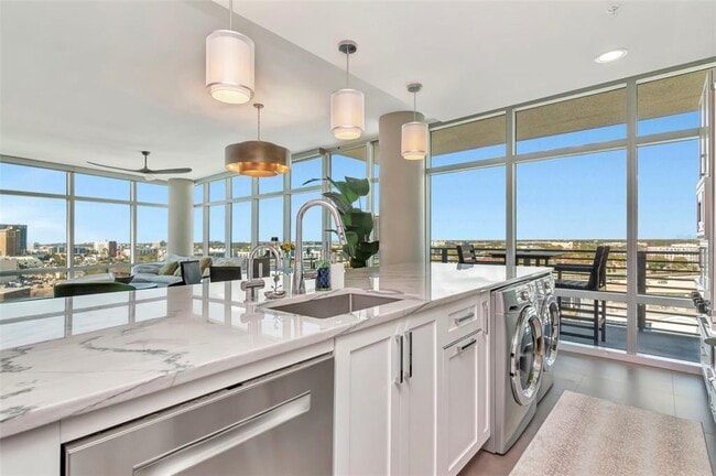 Building Photo - 1120 E Kennedy Blvd