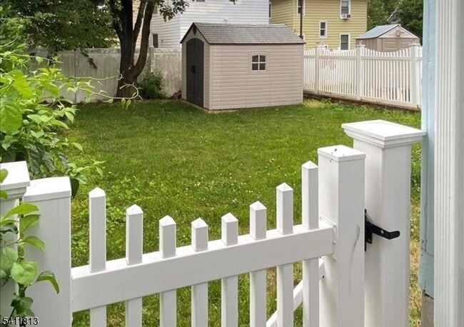 Building Photo - 19 Sylvan Pl