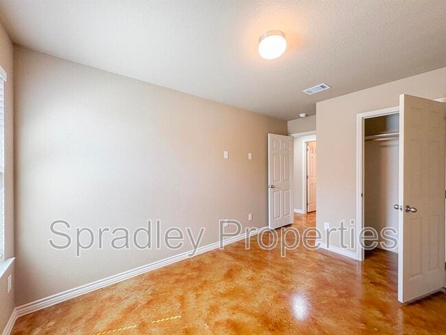 Building Photo - 1040B Mason Dr