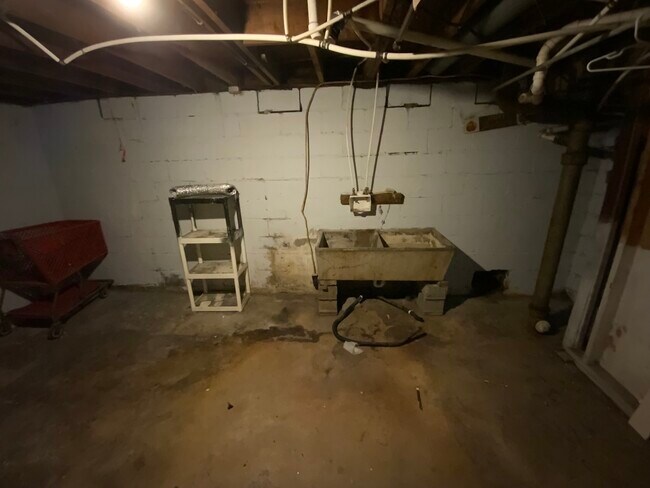 Building Photo - 921 Martin St