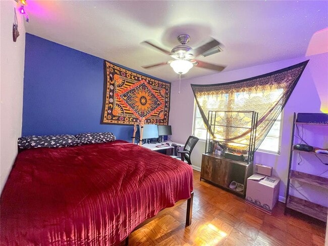 Building Photo - 4018 NW 10th Ave