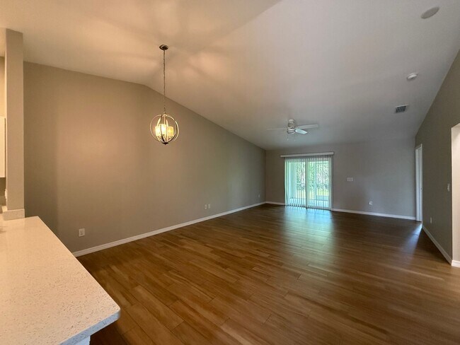 Building Photo - Duplex Unit For Rent In Port Charlotte