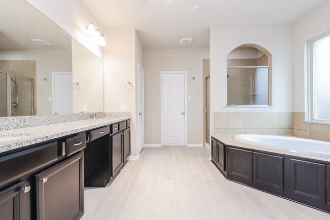 Building Photo - 4243 Bayou Hollow Ln