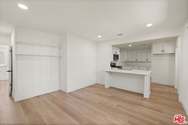 Building Photo - 2943 Los Olivos Ln