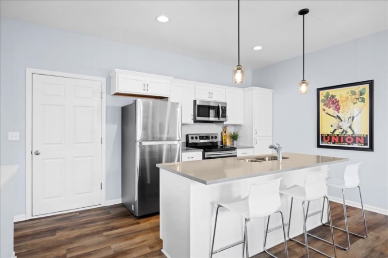 Building Photo - 7400 Isabel Ct