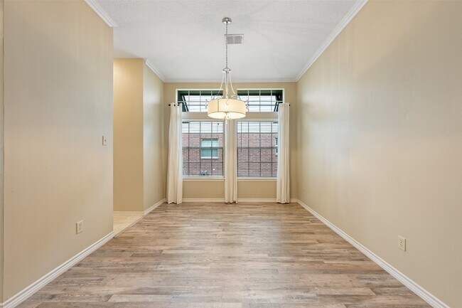 Building Photo - 211 Scarlet Maple Dr