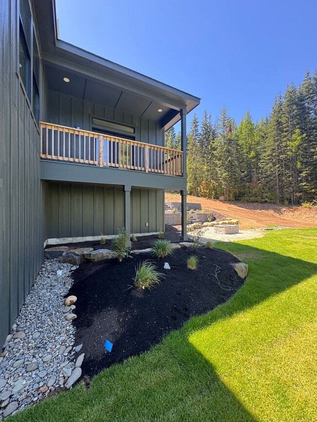Building Photo - Luxury Rural Home Close to Town for Lease