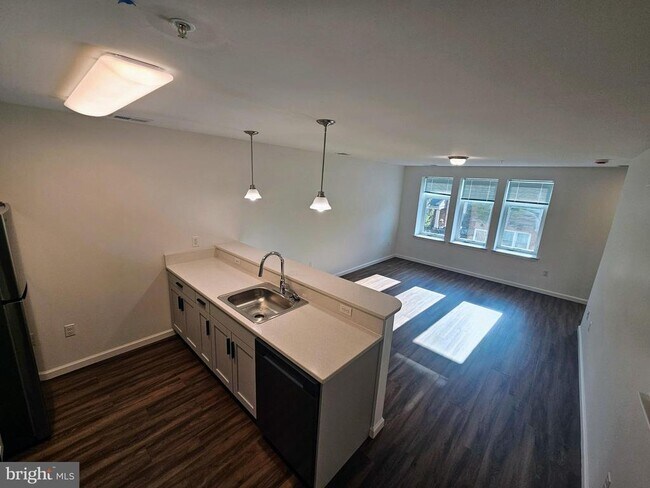 Building Photo - 200 Hamilton Ave