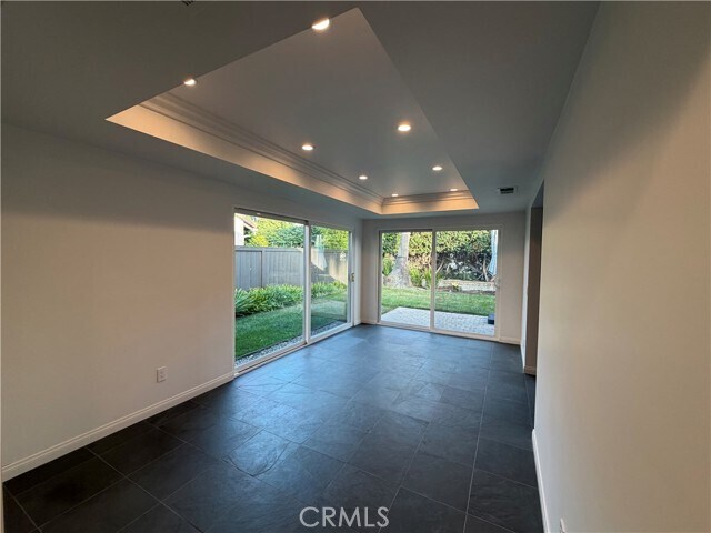 Building Photo - 15999 Via De Las Palmas