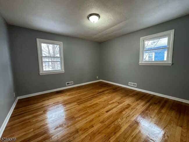 Building Photo - 9 Westervelt Pl