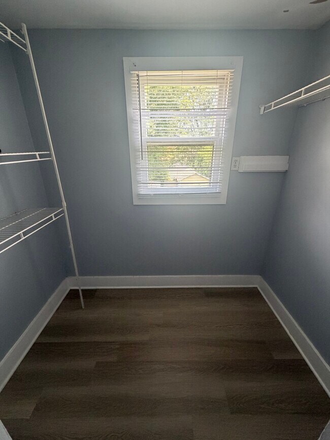 Building Photo - 3 Bedroom Near Irvington-Emerson Heights