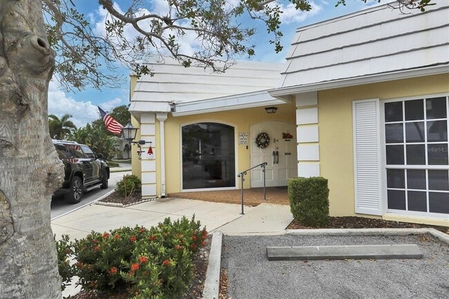 Building Photo - 5849 Tidewood Ave