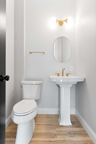 Building Photo - 6515 Nashville Ave