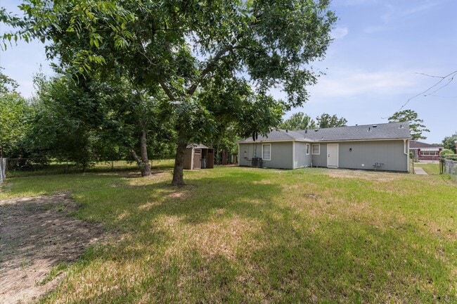 Building Photo - 5535 Lakefield Dr