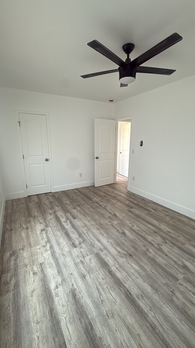 Building Photo - 4606 S Normandie Ave