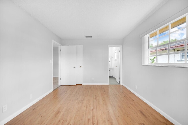 Building Photo - 6542 NW 24th Ct