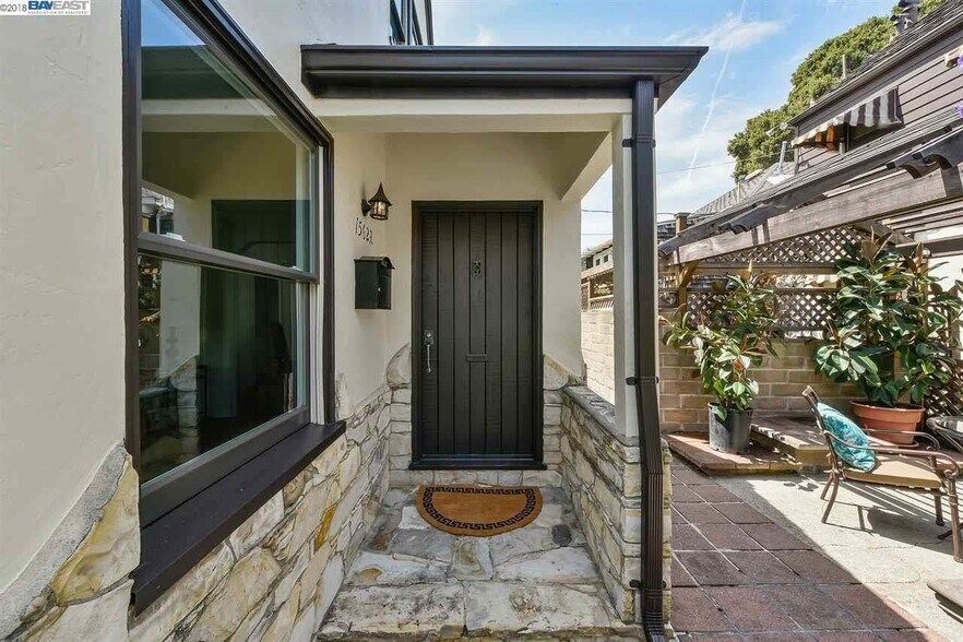 Entryway - 1562 Lincoln Ave