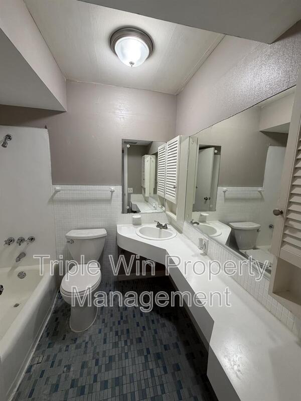 Building Photo - 11050 Linnell Dr