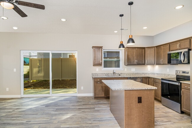 Building Photo - 505 Station Ct