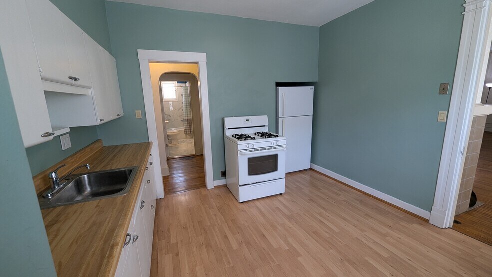 Building Photo - 2257 Scottwood Ave