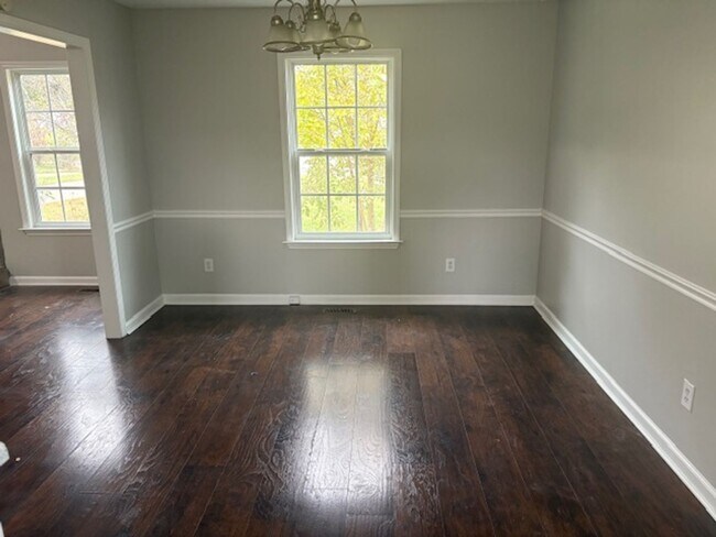 Building Photo - LaVergne-3BR/2BA-1250 SF