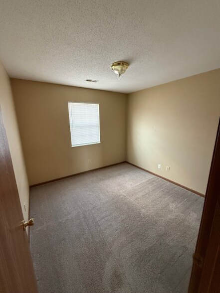 Building Photo - 801 Brittany Ct