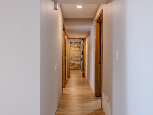 Building Photo - 2630 Glencairin Dr NW