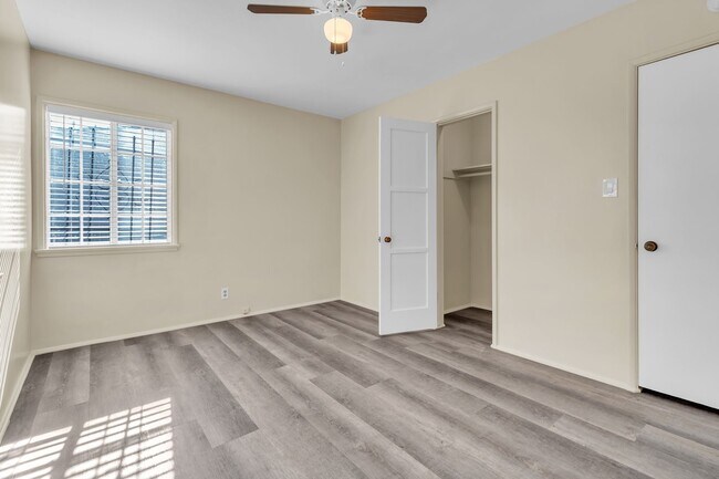 Building Photo - 1239 W Carlton Pl