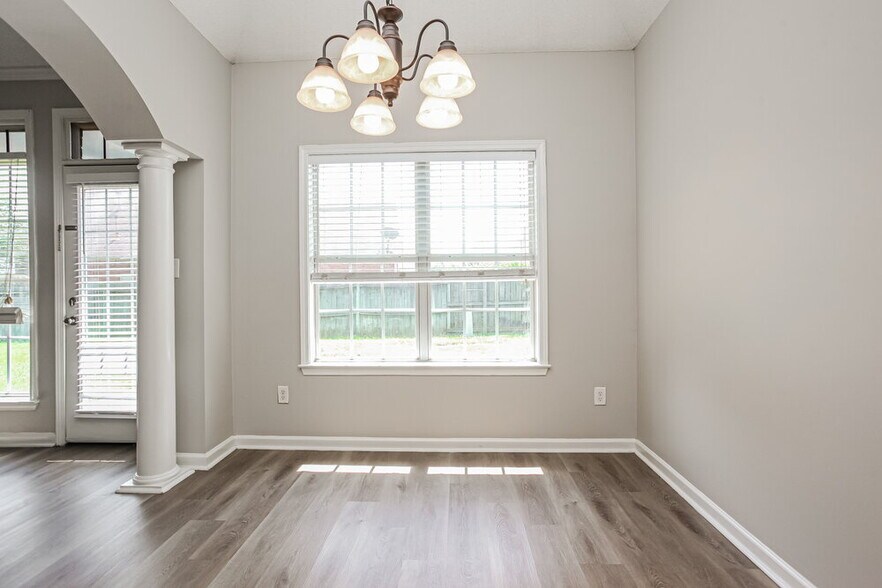 Building Photo - 10183 Tall Hickory