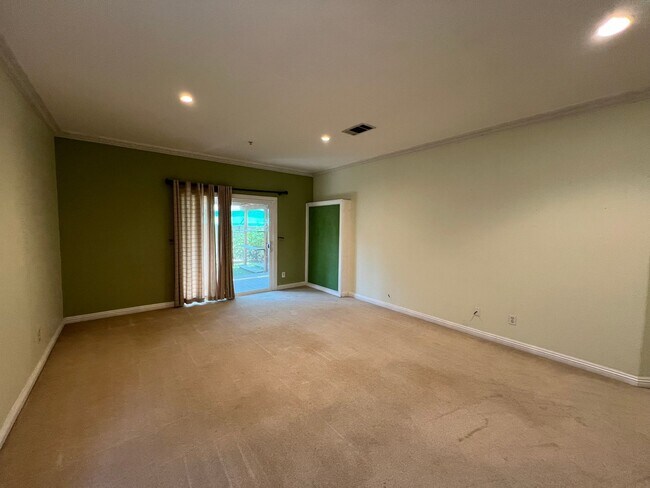 Building Photo - 13539 Whipple St