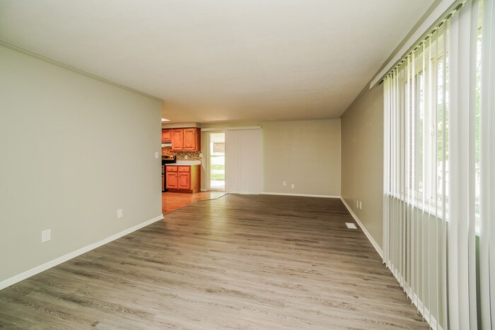 Building Photo - 333 Brownstone Dr
