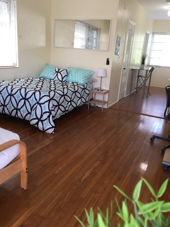 Building Photo - 2821 SW 1st Ave