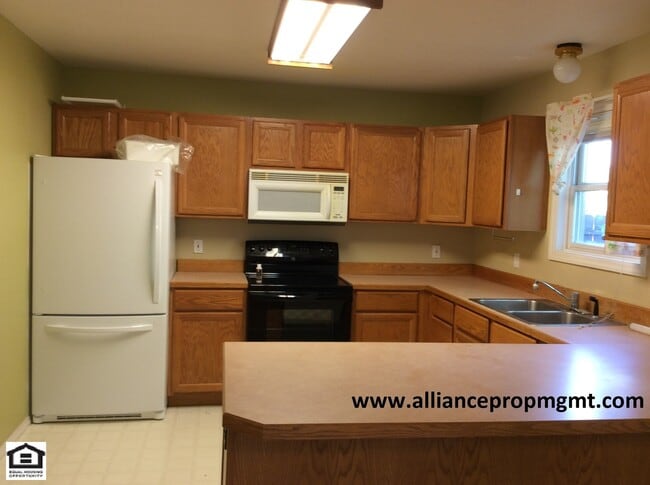 Building Photo - 3 Bedroom 2 Bath Condo Close to Hyalite Elementary