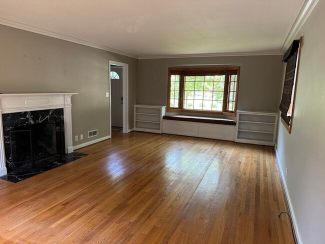 Building Photo - Brick Cape Cod in Upper Arlington School D...