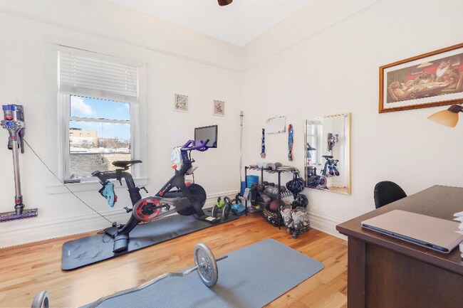 Building Photo - 1148 W Belmont Ave