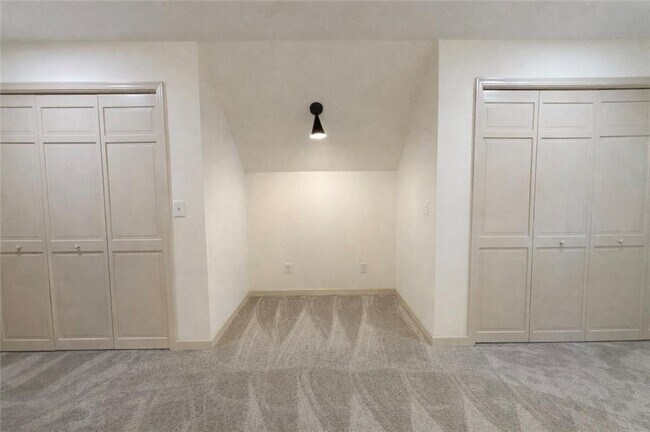 Building Photo - 807 Oak Bridge Ln