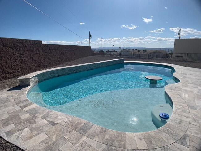 Building Photo - 3 Bedroom - 2 Bath Pool Home