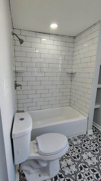 Building Photo - 1000 Main Ave