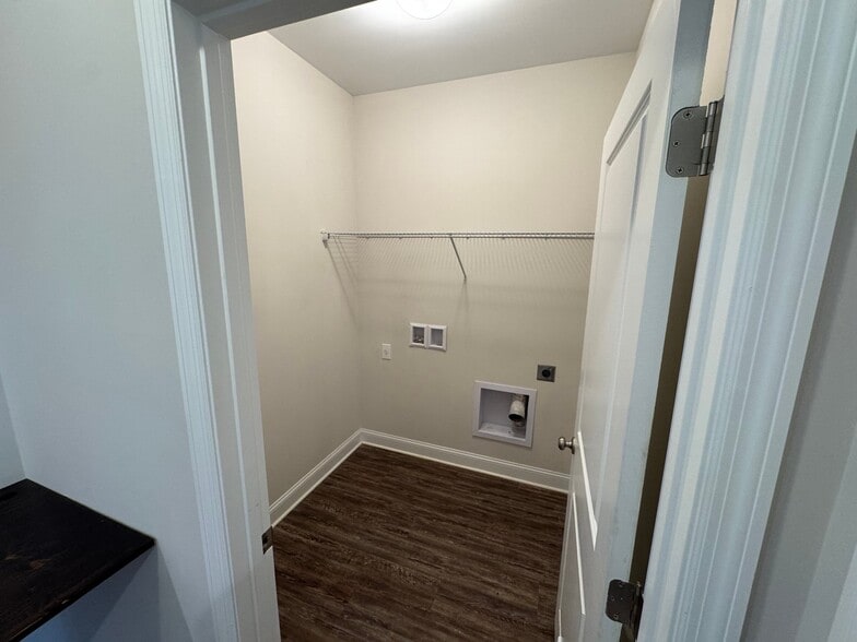 Building Photo - 27244 McKenna Dr