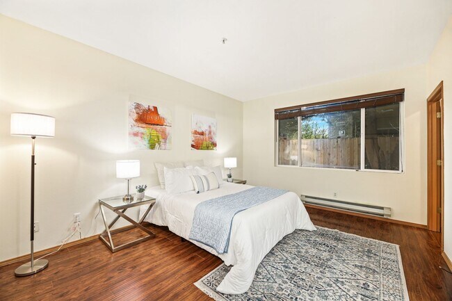 Building Photo - Available Now! Charming 3-Bedroom Home in ...